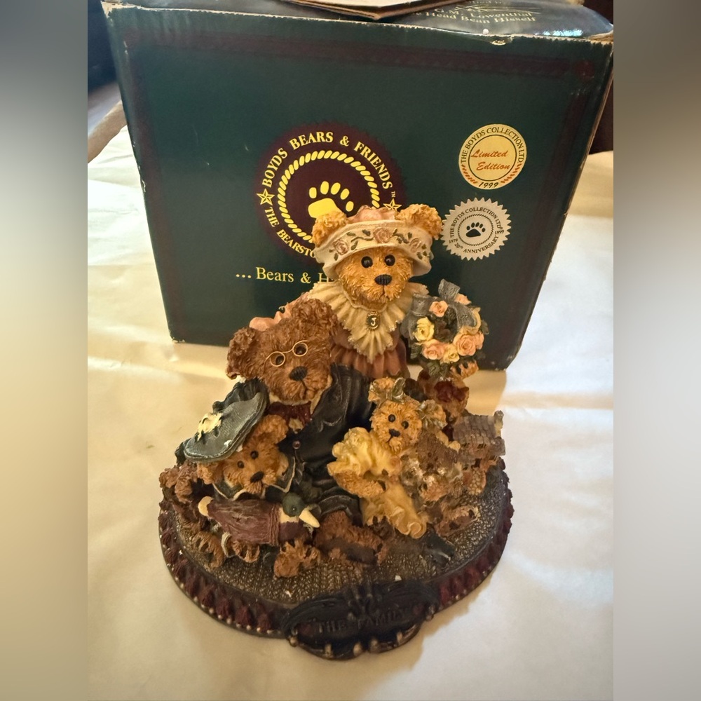 Boyd's Bear Bearstone Figurines 1995 Limited Edition "The Family" #227804 Rare